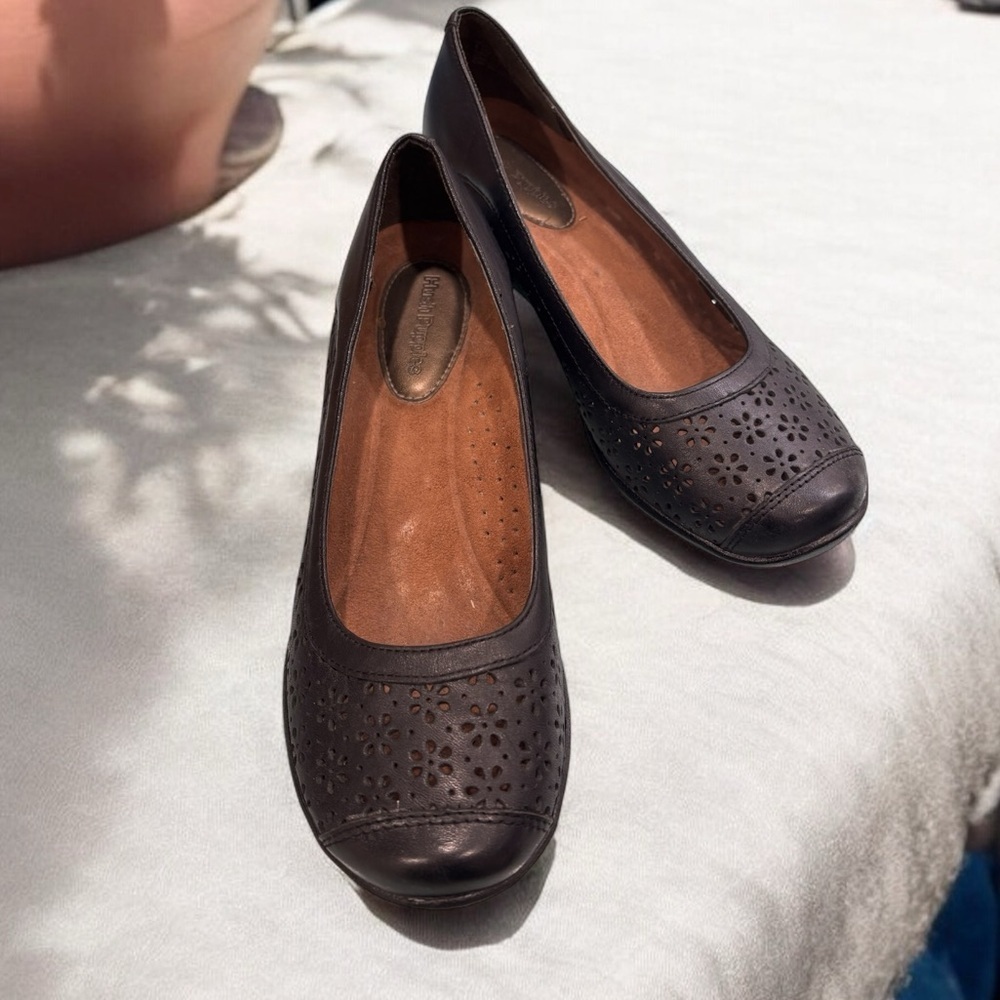 HUSH PUPPIES (6.5) Wedge Pump Slip-Ons Leather Perforated Floral Black Comfort